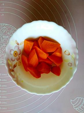 胡萝卜切成滚刀块儿