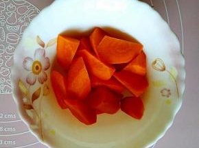 胡萝卜切成滚刀块儿