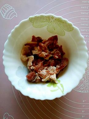 羊肉切成小方块儿