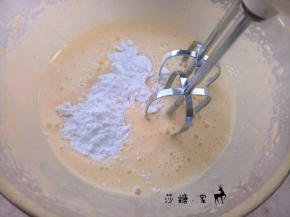 加入玉米淀粉打均。