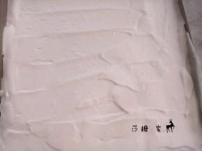 把糊倒入阳晨28*28金色烤盘里。烤箱180度预热