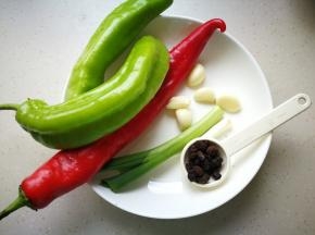 1、将主食材准备齐全。