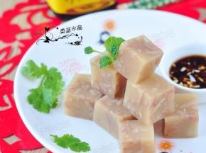 用味极鲜、蒜粒、醋调个汁，可以蘸着吃。