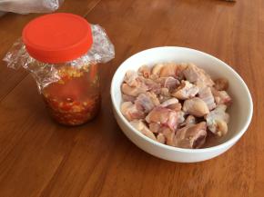 材料图，剁椒是自己做的，够咸，里面包含了大蒜和盐