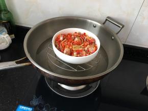 上锅大火烧开后转中火蒸25分钟