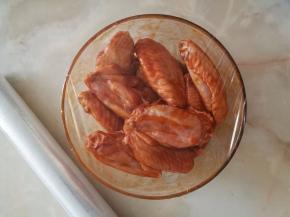 6.盖上保鲜膜，放冰箱冷藏，至少三小时，最好过夜。