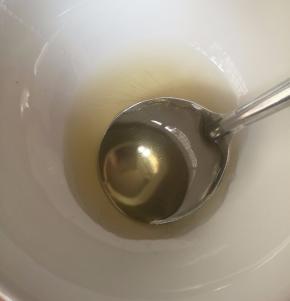 12.蜂蜜和水1:1的比例稀释。