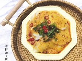 淋在饺子皮上即可。