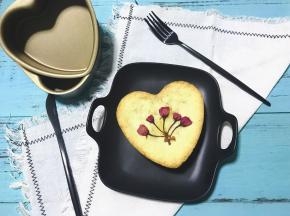 放入预热好的烤箱下层，170度，30分钟左右左右。