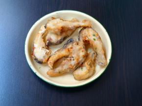 皖鱼切块，炸熟；