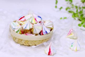 烤完出炉凉好，立刻密封保存，多放一会马上就潮了，会粘手！