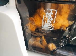 转啊转,话说去年入的面条机用的次数屈指可数，反而买这之前买的手动的得宠～哈哈