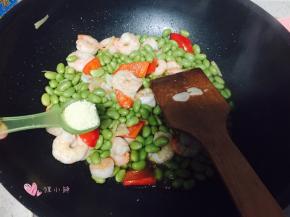 调入生抽和鸡精