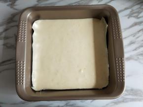 预热烤箱180度，面糊倒入模具，震模，烤15分钟。