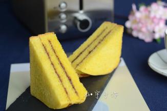 因为想保持南瓜土司原本的颜色，所以用的是多士炉3档，颜色没有变化，但是吐司片有点酥酥的口感！很不错哦！