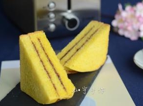 因为想保持南瓜土司原本的颜色，所以用的是多士炉3档，颜色没有变化，但是吐司片有点酥酥的口感！很不错哦！