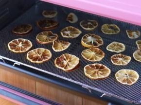 烘烤完冷却后放入罐中密封保存。