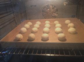 放入预热好175度烤箱烘烤35度