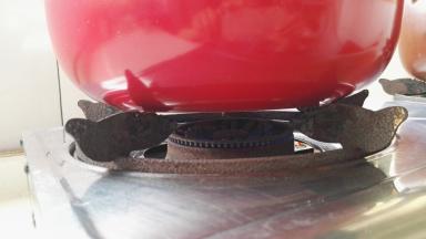 大火烤制十分钟后转中大火。