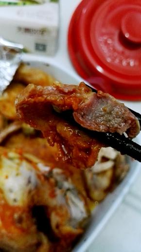 鸡肚里塞的鸡胗也烤透了。