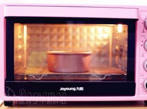 送入预热好的烤箱，上下火150℃，烤45分钟。