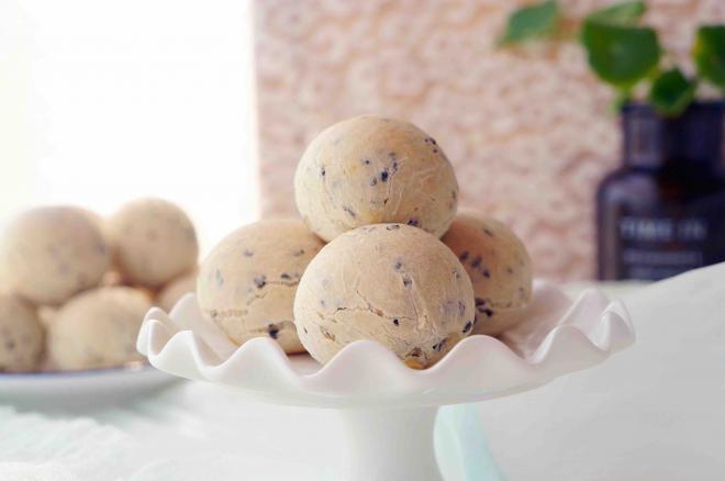 黑芝麻肉松麻薯包