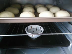 放入烤箱里进行二次发酵