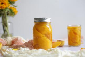 煮好之后稍微晾凉，装入玻璃瓶，放入冰箱冷藏一天就可以吃啦。