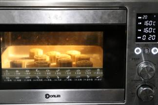 上下火160度底层，烤至20分钟。