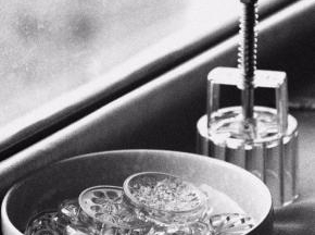 等烤制全部完成，就拿出晾凉，最后密封好等着回油吧！为啥最后没有成品图？而是阳晨模具？因为它美呀！好吧，实话就是，作者发现烤箱发热管坏了，虽然熟了可是表面完全没上色，很难看！等修好了再补成品图吧