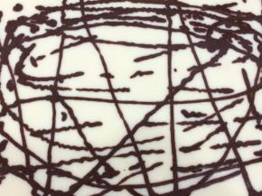 放入烤箱中160度中层烤20分钟即可，剩下的可可面糊剂在上面不要浪费