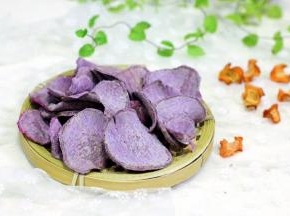 紫薯片成品图。