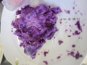 120g紫薯泥+8g左右核桃油混合均匀