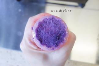 准备一个模具，放好插片将凹槽填满