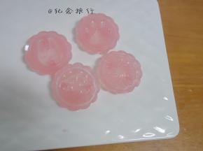 花片的选择要是用花型对应颜色的做法，花片不要选纹路很细的，要选大面积的纹路简单的，比如兔子就比较适合做这种类型的