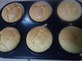  出炉后先震一下立马倒扣