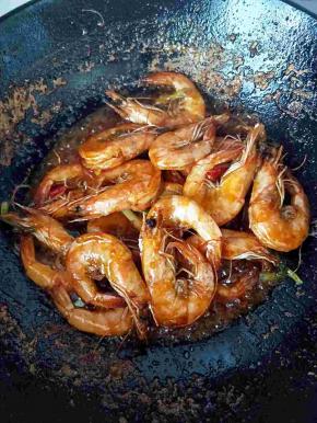 小火收汁装盘即可。