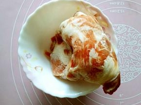准备一块三分肥七分瘦的猪肉