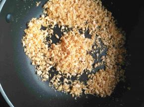 炒到三文鱼基本干了