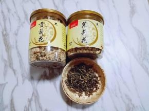 准备好花茶和茶叶。