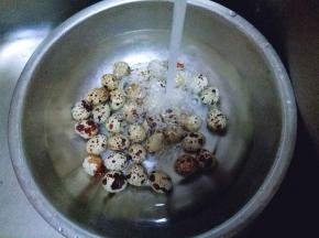 捞出立即冲冷水。