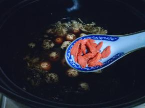 加入枸杞，关火。