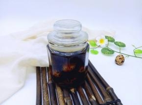 一次吃不完的话装在玻璃的密封罐里，放入冰箱保存，尽快吃完。