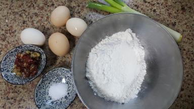 1．准备好所需材料的用量，手熟后就不用称量了，随意拈来哦。