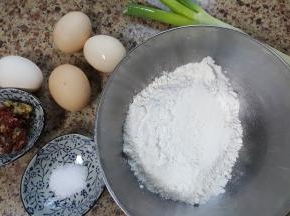 1．准备好所需材料的用量，手熟后就不用称量了，随意拈来哦。