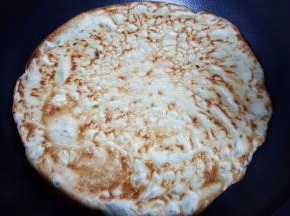 10．翻面后，烙熟。