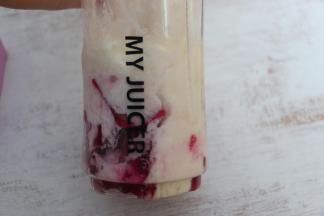 加入酸奶、糖。