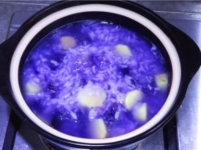 待米煮开花，双薯软面即可关火。