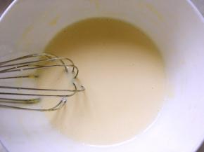 加入牛奶搅拌均匀