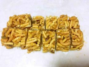 用刀切成同等大小